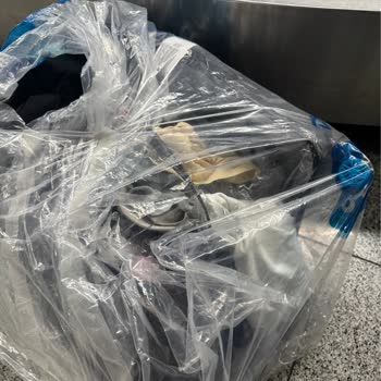 Ajet Bagajım Parçalanmış, İçinden Eşyalar Ve Sigara Çalındı