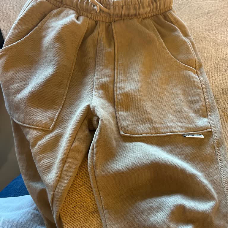 Çocuk Eşofman Altındaki Dikiş Atması Ve Mağaza Yetkililerinin Yardım Reddine İtiraz