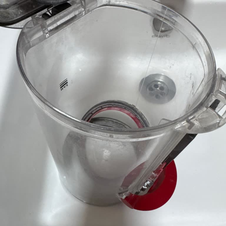 Garanti Kapsamındaki Dyson Submarine Süpürge Hazne Parçası İçin Ücretsiz Değişim Reddi