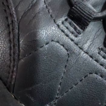 Skechers Ayakkabısının Üst Kısmındaki Çatlak İçin Garanti Reddi