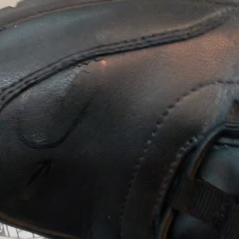 Skechers Ayakkabısının Üst Kısmındaki Çatlak İçin Garanti Reddi