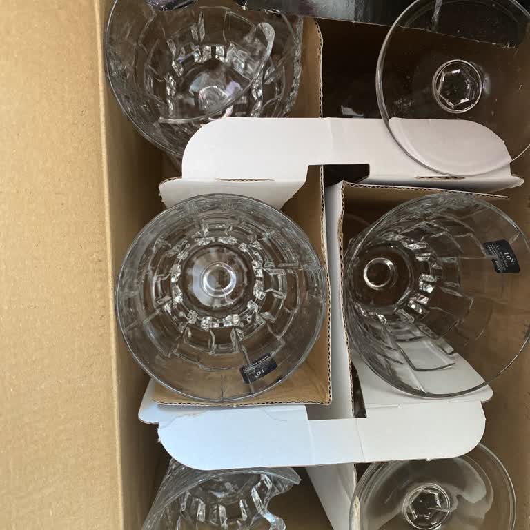 Kırık Kadeh Seti Üst Üste Geliyor, Paketleme Sorunu Çözülmedi