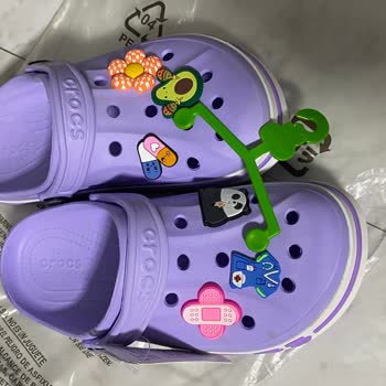 Instagram'dan Alınan Crocs Terlikte Kalite Sorunu Ve İade Engeli