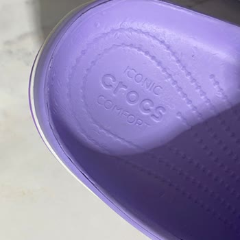 Instagram'dan Alınan Crocs Terlikte Kalite Sorunu Ve İade Engeli