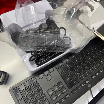 Sıfır Aldığım Oyun Kontrolcüsü İlk Kullanımda Arızalı Ve Servis Tarafından Paramparça Geri Verildi