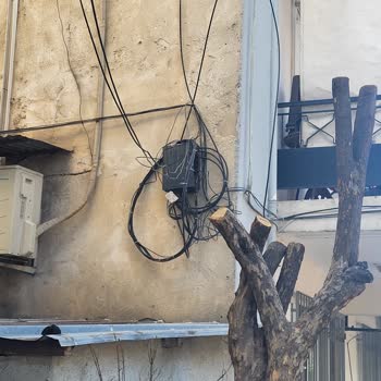 Superonline Fiber Kablolarının Tehlikeli Konumu Ve Acil Düzenleme Talebi