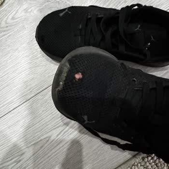 Ayakkabının Üst Kumaşında Delik Ve Yırtıklar: Üretim Hatası İddiası Ve İade Talebi