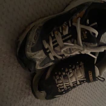 Skechers D’Lites Modelinde Tek Noktadan Hızlı Yırtılma ve Güven Kaybı