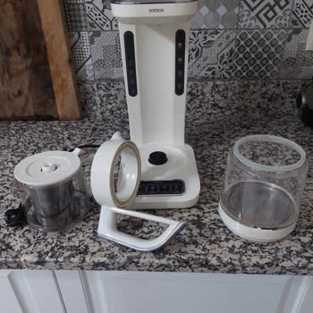 Karaca Çay Makinesinin Alt Haznesi İçerisinde Kaynar Su Varken Üst Parçadan Ayrıldı