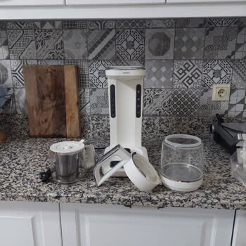 Karaca Çay Makinesinin Alt Haznesi İçerisinde Kaynar Su Varken Üst Parçadan Ayrıldı