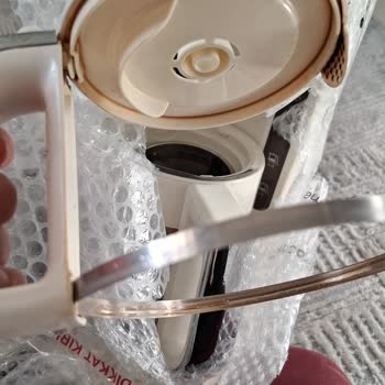 Karaca Çay Makinesinin Alt Haznesi İçerisinde Kaynar Su Varken Üst Parçadan Ayrıldı