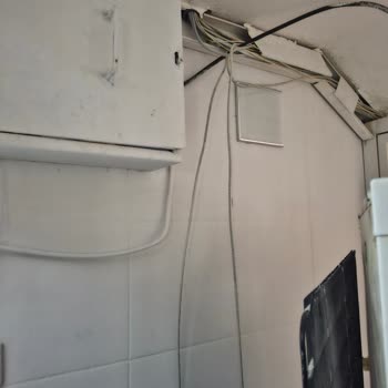 Turkcell Sezginer'in Apartman Kablo Kanallarını Kırması Ve Onarım Yapmaması