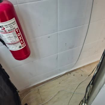 Turkcell Sezginer'in Apartman Kablo Kanallarını Kırması Ve Onarım Yapmaması