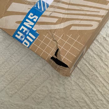 Sneaks Up’tan Aldığım 10.000 TL’lik Ayakkabı Kırık Kutuda Geldi