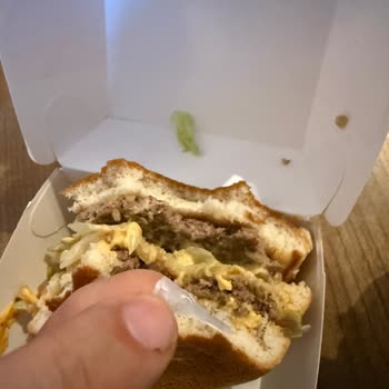 Taşdelen McDonald's Şubesinde Plastik Parça Çıkan Big Mac Şikayeti