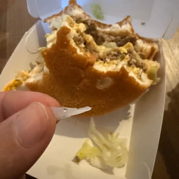 Taşdelen McDonald's Şubesinde Plastik Parça Çıkan Big Mac Şikayeti