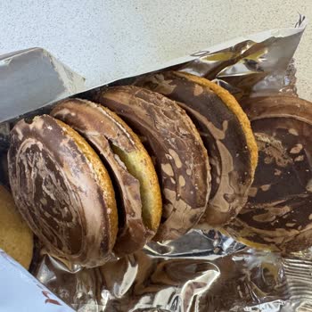 Bayat Ve Rengi Değişmiş Biscolata Pia Bisküvi Gıda Güvenliği Endişesi