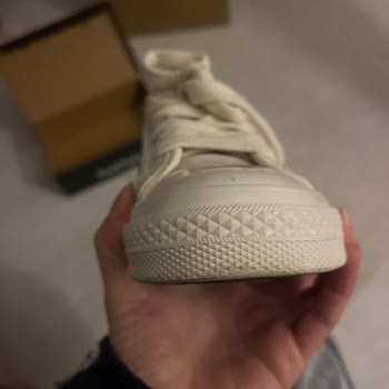 Kullanılmış Görünen Converse Ayakkabı Gönderildi, Sıfır Ürün İstiyorum