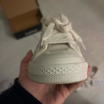 Kullanılmış Görünen Converse Ayakkabı Gönderildi, Sıfır Ürün İstiyorum