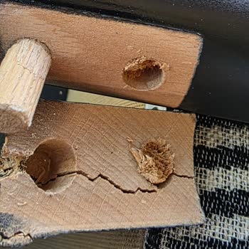 Montajda Tutkal Kullanılmadığı İçin Kırılan Koltukta Üretim Hatası Ve Garanti Dışı Ücret Talebi