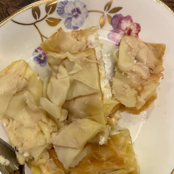 Liva Pastacılık Şubesinde Bozulmuş Su Böreği Ve Bayat Çilekli Tart Şikayeti