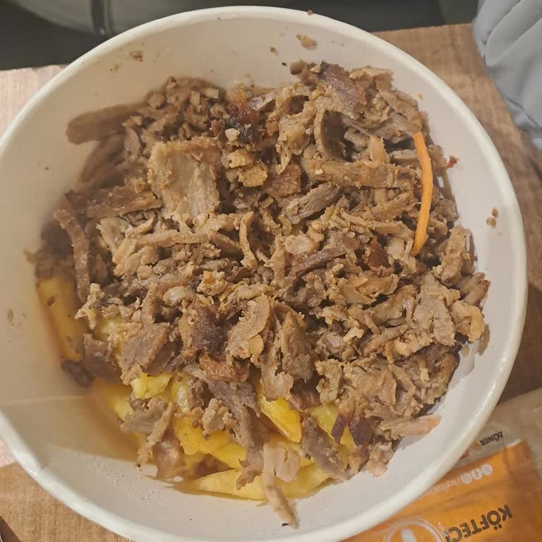 İzmir Konak Şubesinde Soğuk Ve Kötü Döner Şikayeti