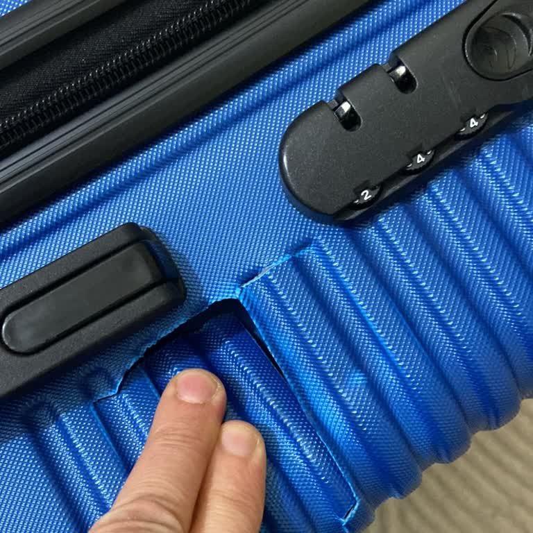 AJet Bagaj Kırıkları İçin Sorumluluk Almama Ve Değiştirme Reddi