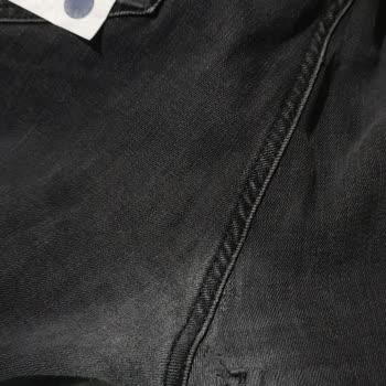 Mavi Kot Pantolonları Ağ Kısmı Eriyerek Yırtıldı, Mağaza Çözüm Sunmadı