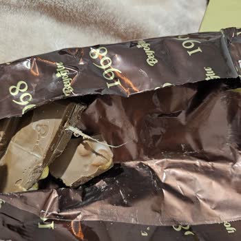 Beyoğlu 1968 Çikolatasında Bulunan İp Hijyen İhlali