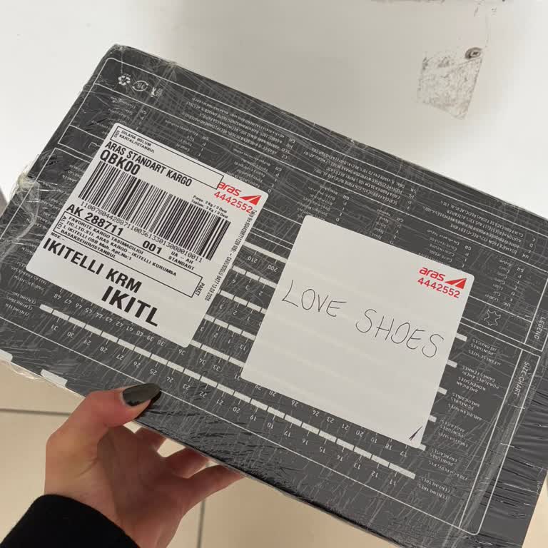 Lovesneakertr Yanlış Numara Gönderildi, Ürün Geri Gönderildi Ve Satıcı Engellendi