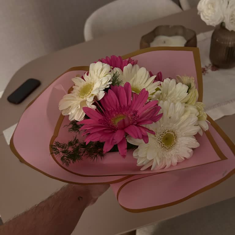 Geç Teslimat Ve Görseldeki Çiçekle Farklı Ürün Nedeniyle İade Reddi