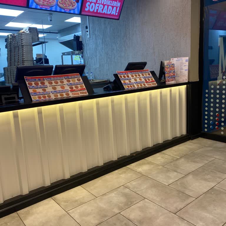 Domino's Çorlu Şubesinde Personelin Telefon Görüşmesi Müşteriyi Bekletti