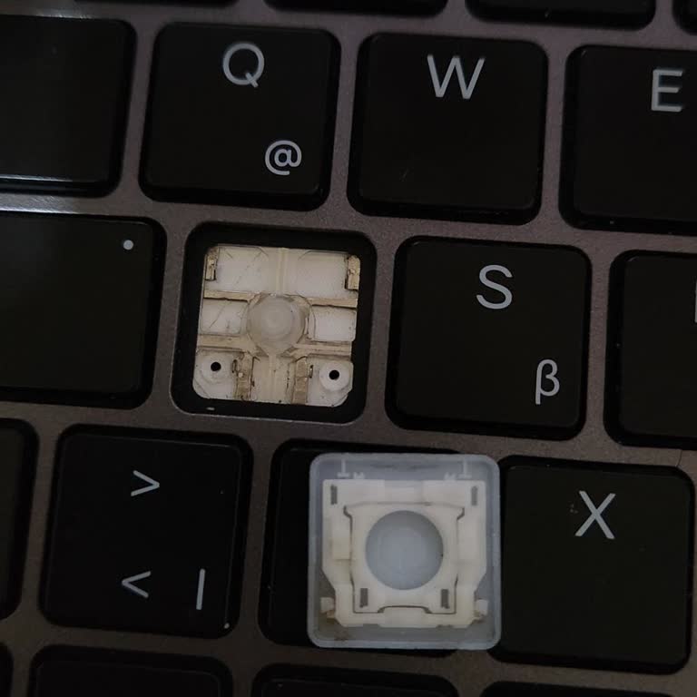 Klavye Tuşları Sürekli Çıkıyor Ve Ücretsiz Tamir Talebi