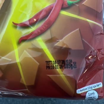 BİM Patos Hot Spice Cips Paketi İçinde Ölü Fare Benzeri Kirli Madde