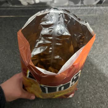 BİM Patos Hot Spice Cips Paketi İçinde Ölü Fare Benzeri Kirli Madde