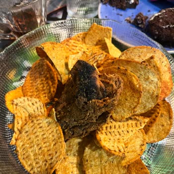 BİM Patos Hot Spice Cips Paketi İçinde Ölü Fare Benzeri Kirli Madde