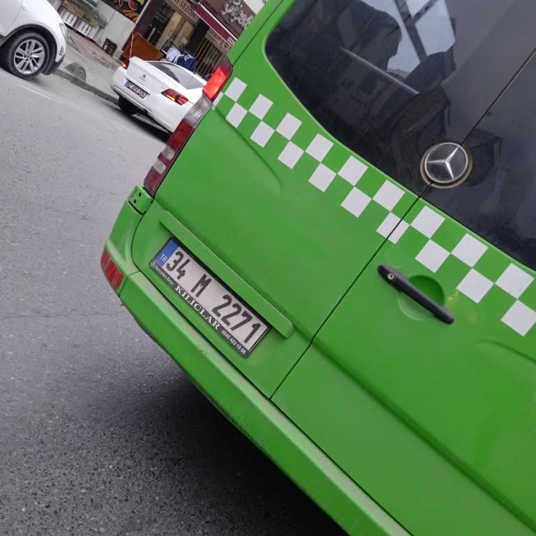 Kapı Arasında Sıkışan Yolcuyu Bırakan Ve Hayati Tehlike Yaratan Saygısız Otobüs Şoförü