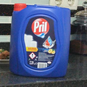 Pırıl Limonlu Bulaşık Deterjanı Nedeniyle El Derisinde Şiddetli Kaşıntı Ve Çatlaklar