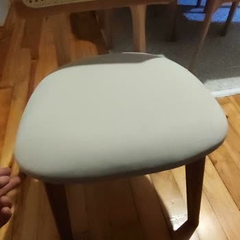 Kırık Ve Uyumsuz Sandalyeler 3 Aylık Değişim Bekleyişi