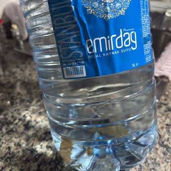 Emirdağ Su Şişe İçerisinde Karton Parçası Bulunması