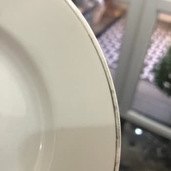 Karaca Züccaciye Yemek Takımı Tabaklarının Kenarlarında Bulunan Yaldızların Silinmesi