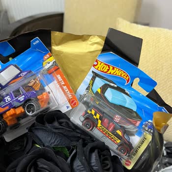 Özel Kutu Ve Not Eksik, Ürün Hasarlı Ve Satıcı Yanıtsız