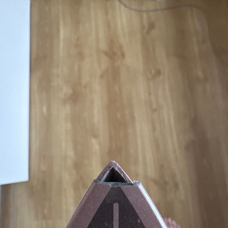 Kırık Ütü Tabanı Kıyafetlere Delik Açıyor, Garanti Kapsamında Değişim Talebi