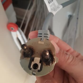 Garanti Kapsamındaki Kurutma Makinesinin Yanmış Fişi İçin Ücretsiz Onarım Talebi