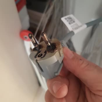 Garanti Kapsamındaki Kurutma Makinesinin Yanmış Fişi İçin Ücretsiz Onarım Talebi