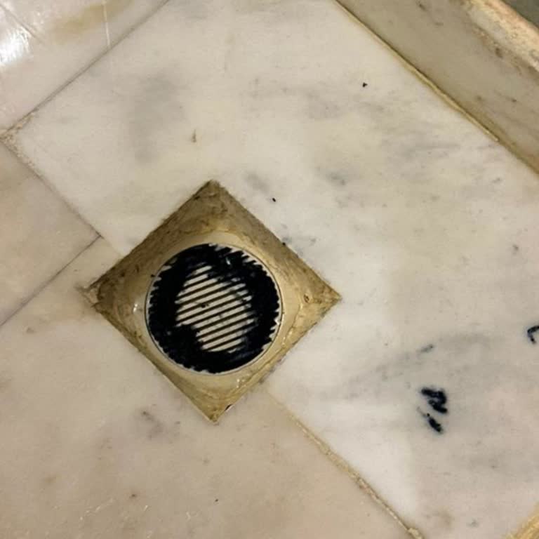 Madame Coco Bornozu İlk Yıkamada Mavi Tüy Salıyor Ve Rahatsızlık Veriyor