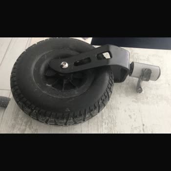 Adelsan Akülü Tekerlekli Sandalye Tekerinde Kırılma Ve Güvenlik Sorunu