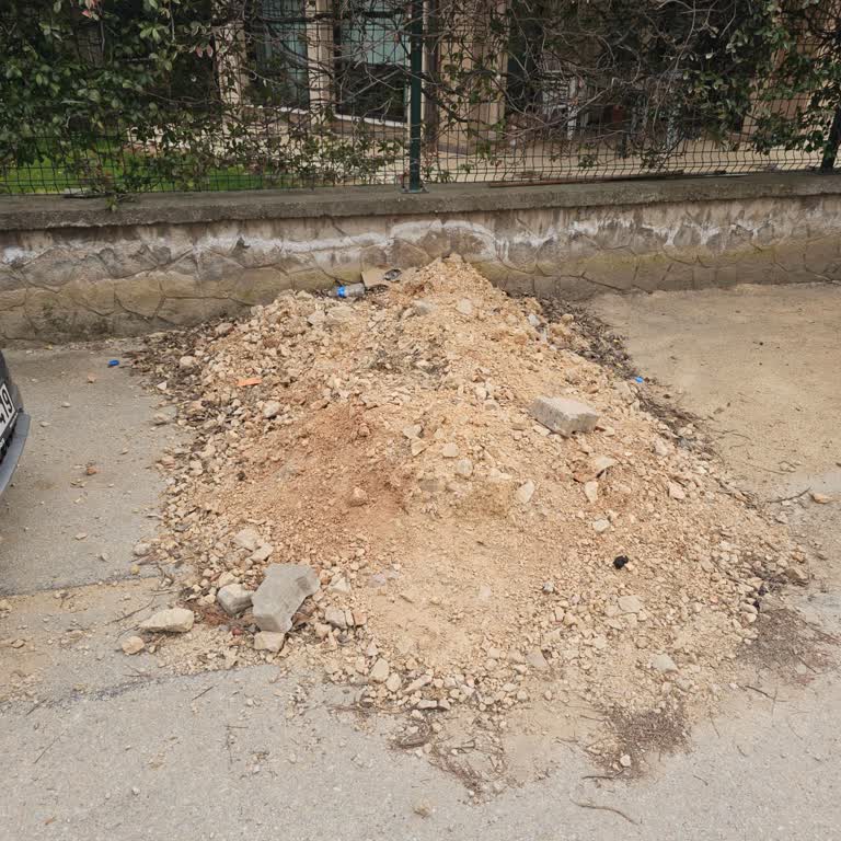 Çamlıca Mahallesindeki Molozların Kaldırılmaması Sebebiyle Şarj Sorunu Ve Mağduriyet