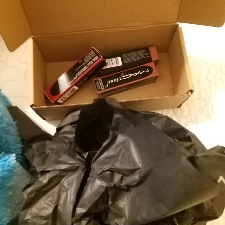 Bordo Makyaj Çantası Hediye Olarak Gönderilmedi