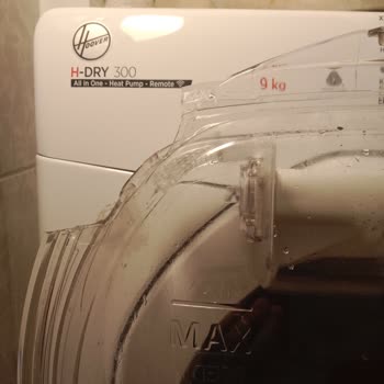 Hoover H-Dry 300 Su Haznesi Kilitsiz Tasarım Hatası Nedeniyle Kırıldı, Garanti Talebi